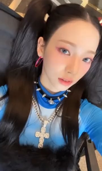 240517 aespa TikTok Update with Karina - 😈💙