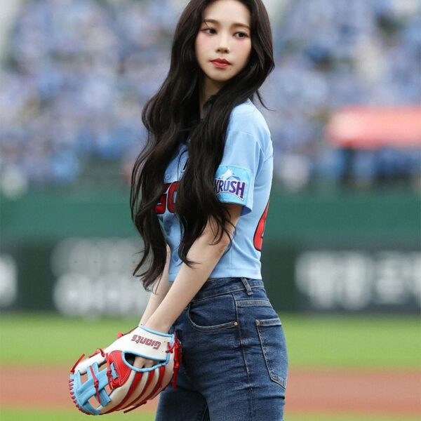 240618 KRUSH Instagram Update with Karina - Play with Chilsung : Sajik Stadium Victory Fairy Karina is here!