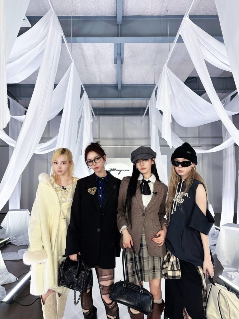 241121 aespa Twitter Update - -ˋ⭑We Flash ⚝ᯓ👠👜👖