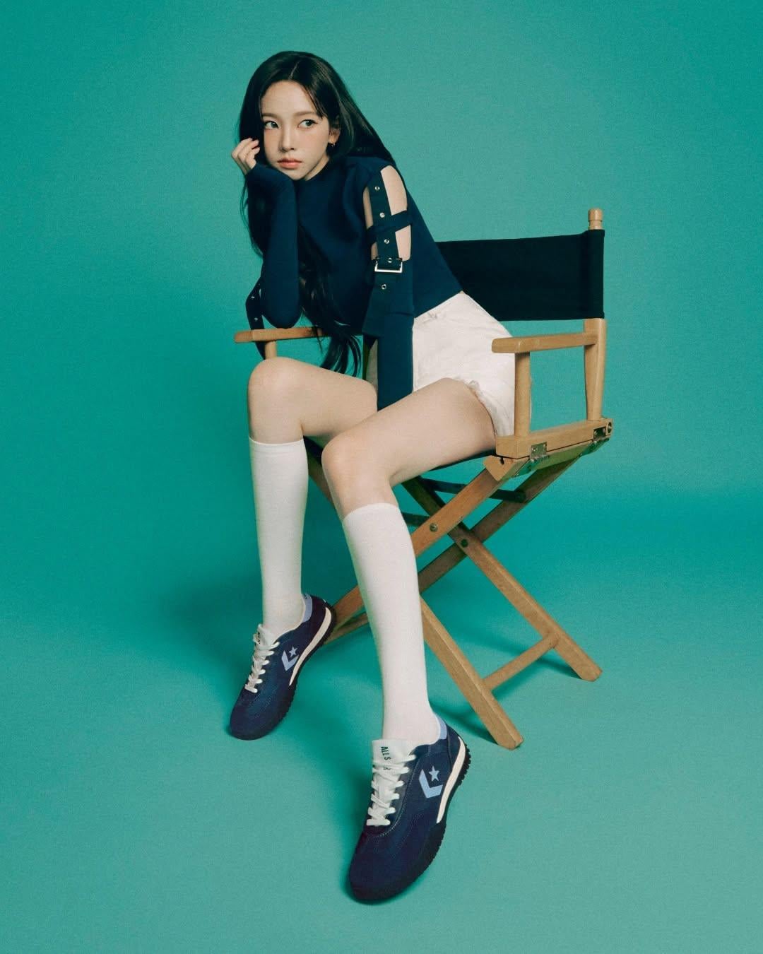 250223 Karina for Converse x Run Star Trainer Obsidian