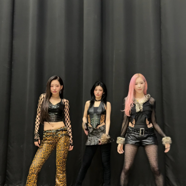 250130 ITZY TikTok Update with Giselle - 𝒟ℴ𝓃'𝓉 𝓎ℴ𝓊 𝓀𝓃ℴ𝓌 𝓉𝒽𝒶𝓉 𝓌ℯ'𝓇ℯ 𝓉ℴ𝓍𝒾𝒸? (with Yeji & KISS OF LIFE Julie)