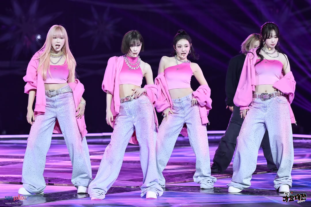241225 aespa - Pink Hoodie + Supernova (2024 SBS Gayo Daejeon Stage Pics)