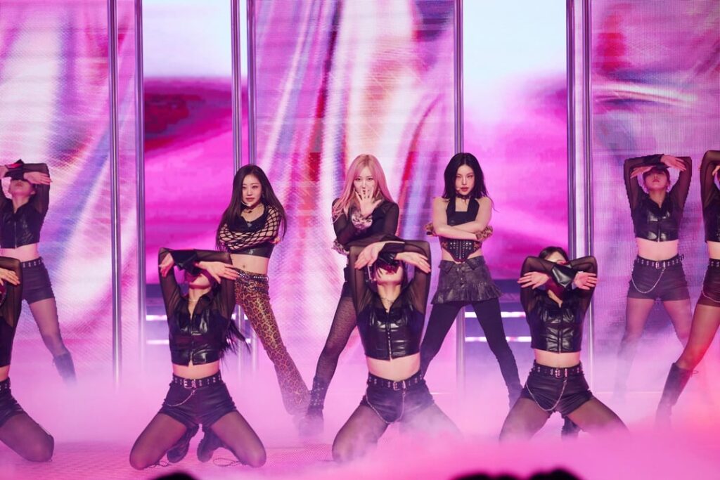 250130 Giselle x ITZY Yeji x KISS OF LIFE Julie - Toxic (Orig. Britney Spears) (2024 MBC Gayo Daejejeon Stage Pics)