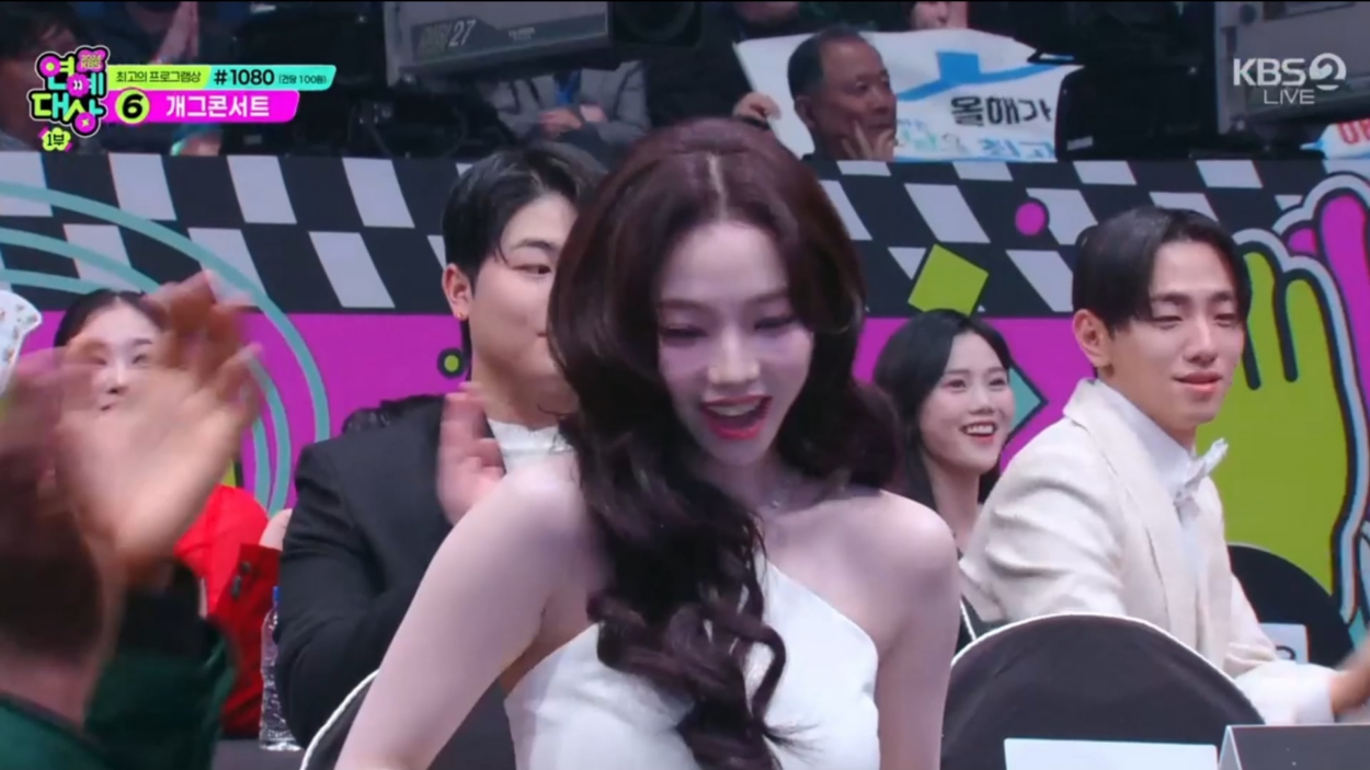 241221 Karina has won 'Rookie of the Year' for 'Synchro U' at the 2024 KBS Entertainment Awards