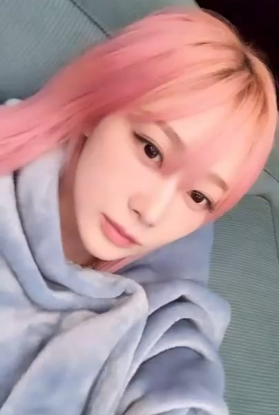 241216 aespa TikTok Update with Giselle - 𝑨𝒏𝒈𝒆𝒍𝒔 𝒉𝒂𝒗𝒆 𝒑𝒊𝒏𝒌 𝒉𝒂𝒊𝒓 💓💓