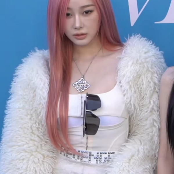 250331 MTV UK TikTok Update with aespa - Introducing Billboard’s Women in Music Group of the Year, aespa 🖤 The face cards in this group are seriously out of this world