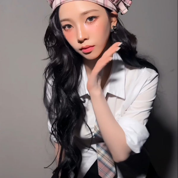 250114 aespa TikTok Update with Karina - Rum Pum Pum Pum!