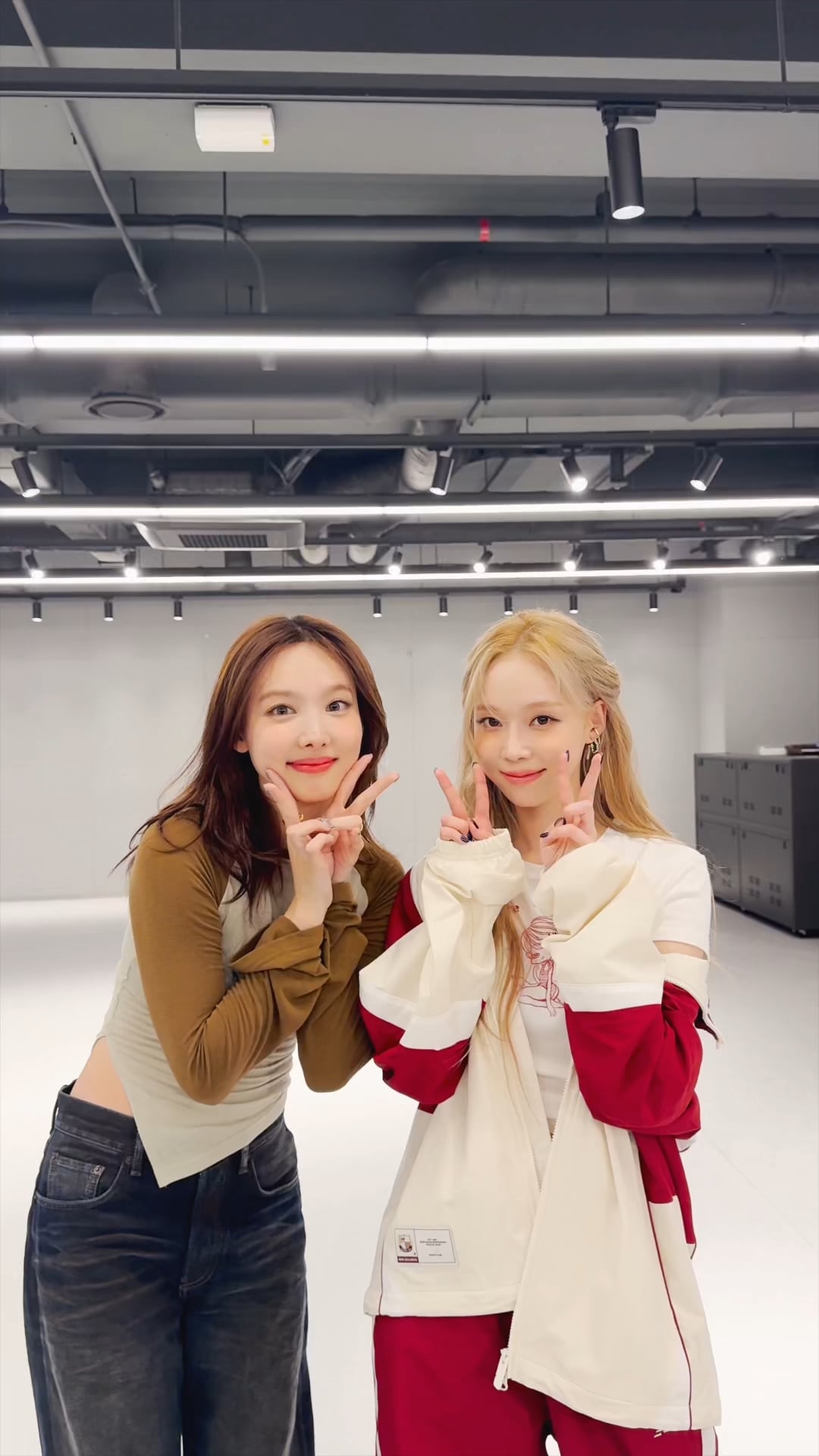 241209 TWICE TikTok Update with Winter - #STRATEGY with #WINTER ❄ 🎧 (with Nayeon)