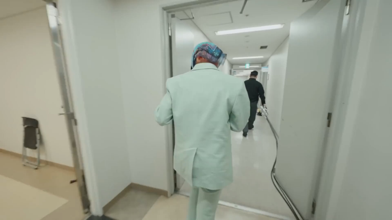 G-Dragon Dancing Along to aespa's Whiplash