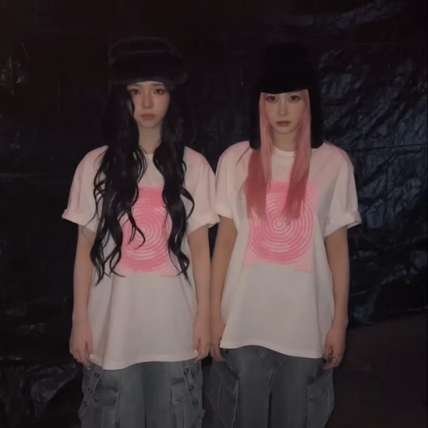 250115 aespa TikTok Update with Giselle & Karina - audiz’s pose.