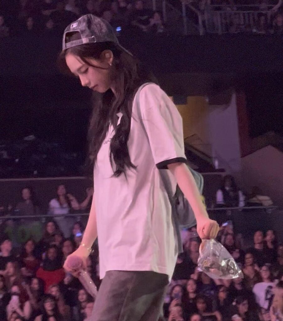 Karina & my gift baggy (inspired by user who gave flowers to winter)