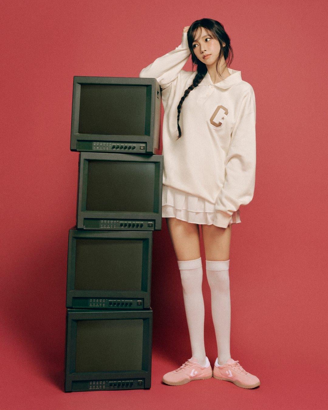 250307 Karina for Converse x Run Star Trainer: Flamingo Fade