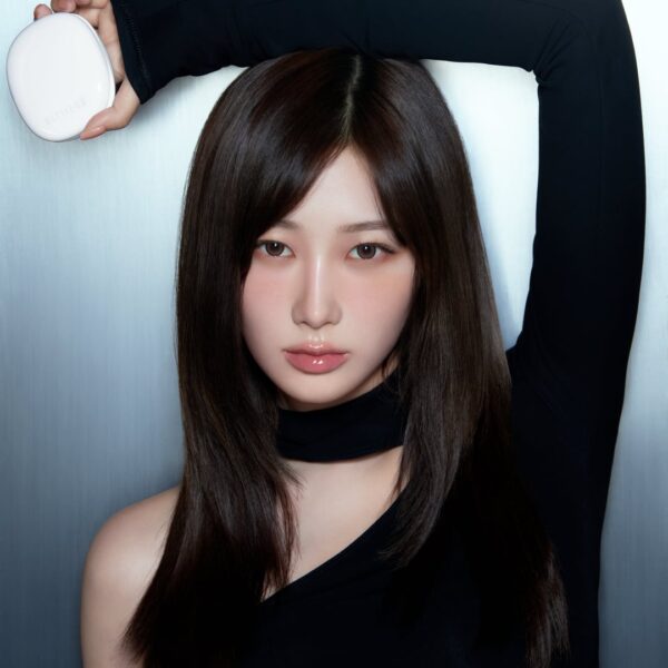 250313 Giselle for EITHER＆ x Glow & Blur Pixel Cushion