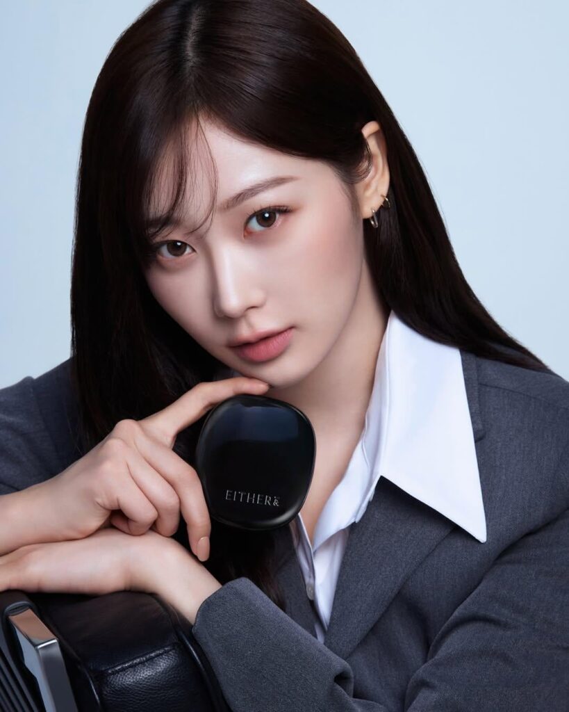 250308 Giselle for EITHER＆ x Blur Pixel Cushion