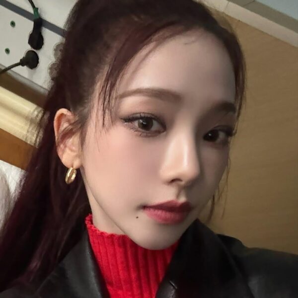 241202 only_shinsegae Instagram Update with Karina