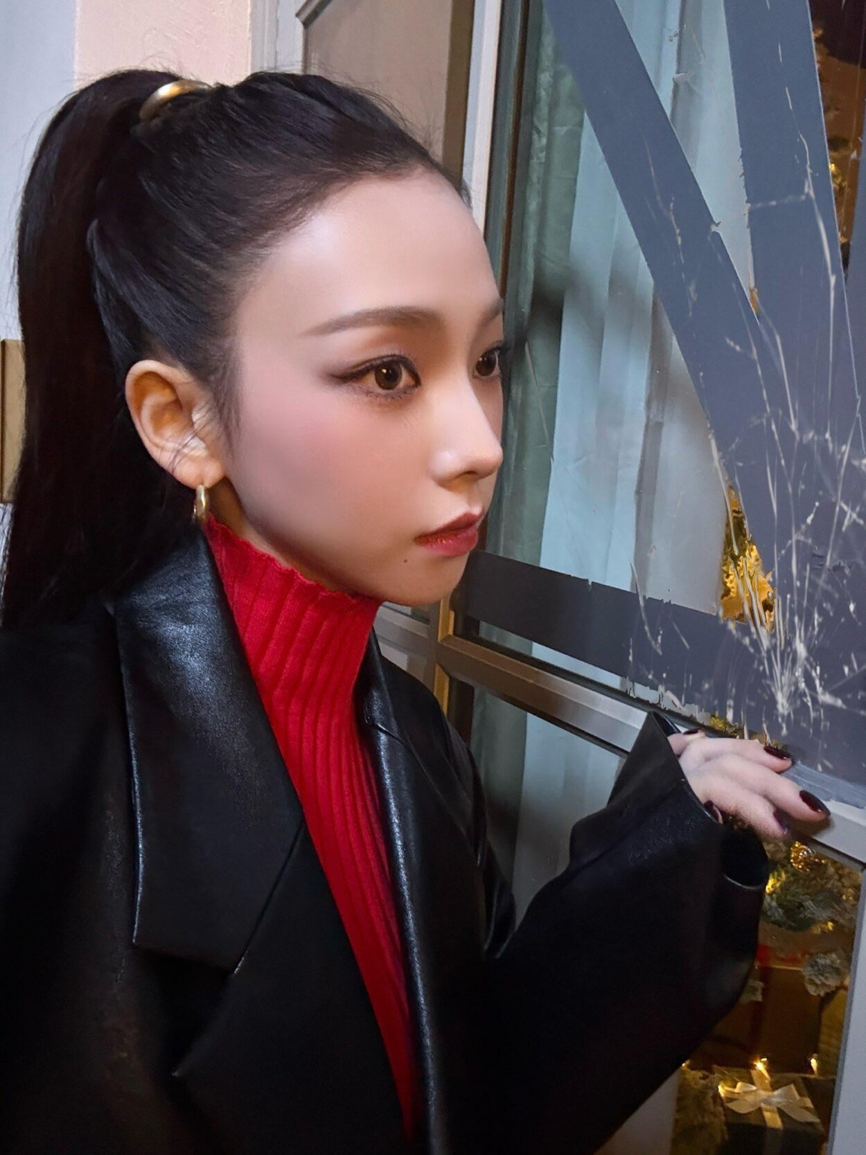 241226 only_shinsegae Instagram Update with Karina