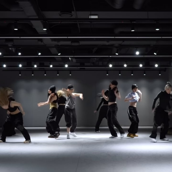 What top is ningning wearing in the whiplash choreo video?