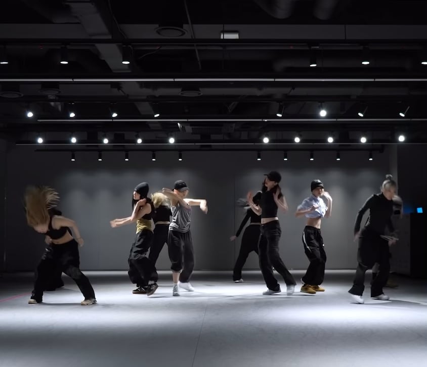 What top is ningning wearing in the whiplash choreo video?