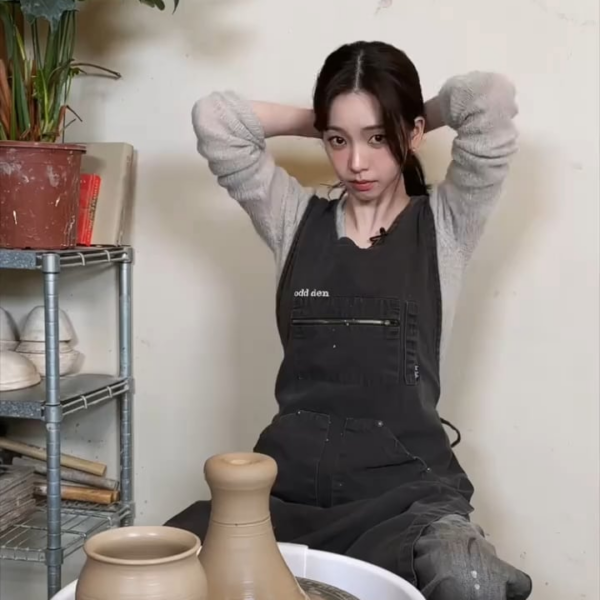 250411 aespa TikTok Update with Karina - my first pottery class