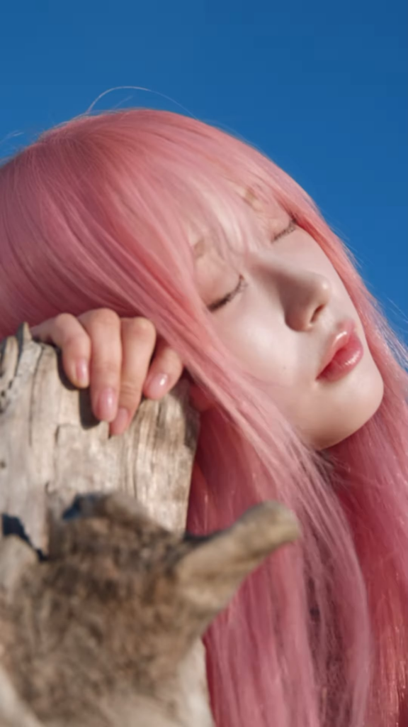 250412 Giselle for LOEWE Perfume x Paula’s Ibiza 2025 Campaign