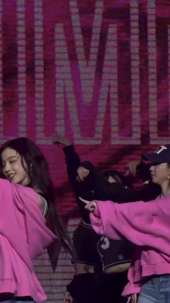 Karina & Winter - Pink Hoodie Cam