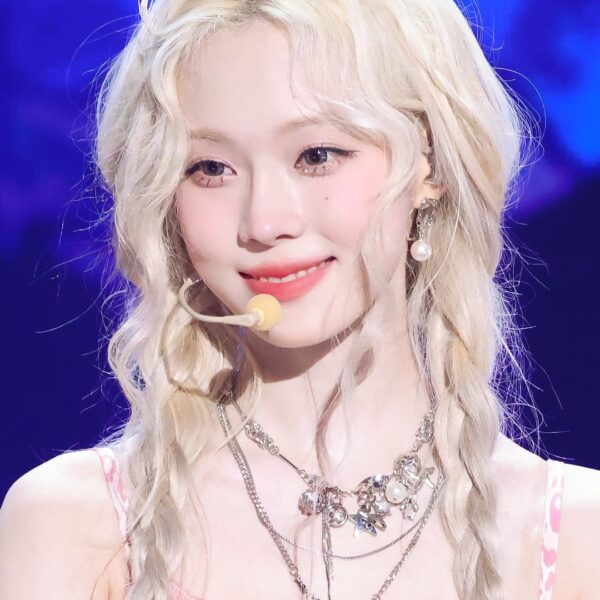 250401 MBC Twitter Update with Winter - Puppy-Face & a Puppy #AprilFoolsDay