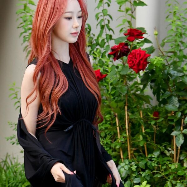 250529 Giselle @ CASA LOEWE Puzzle Bag 10th Anniversary in Seoul (Photocall)