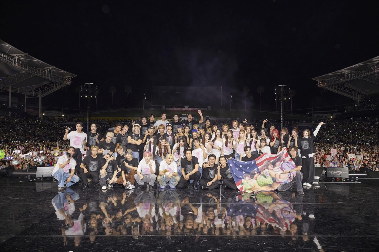 250512 SMTOWN Twitter Update with aespa - SMTOWN FAMILY PHOTO📸 in SMTOWN LIVE 2025 [THE CULTURE, THE FUTURE] in L.A. Thank you, L.A.!💓