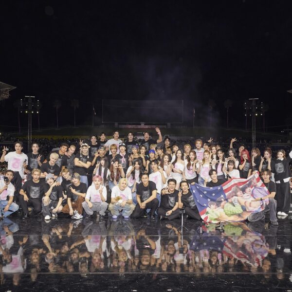 250512 SMTOWN Twitter Update with aespa - SMTOWN FAMILY PHOTO📸 in SMTOWN LIVE 2025 [THE CULTURE, THE FUTURE] in L.A. Thank you, L.A.!💓