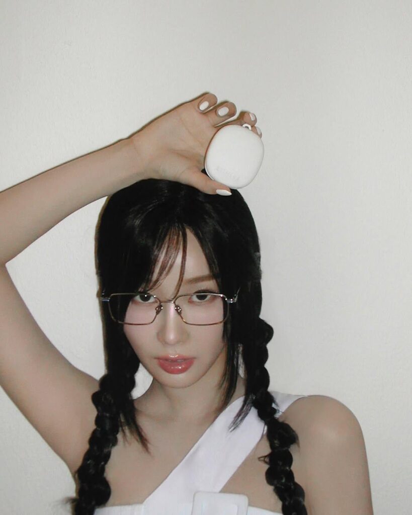 250523 Giselle - EITHER＆ x Glow Pixel Cushion (Behind the Scene Pics)