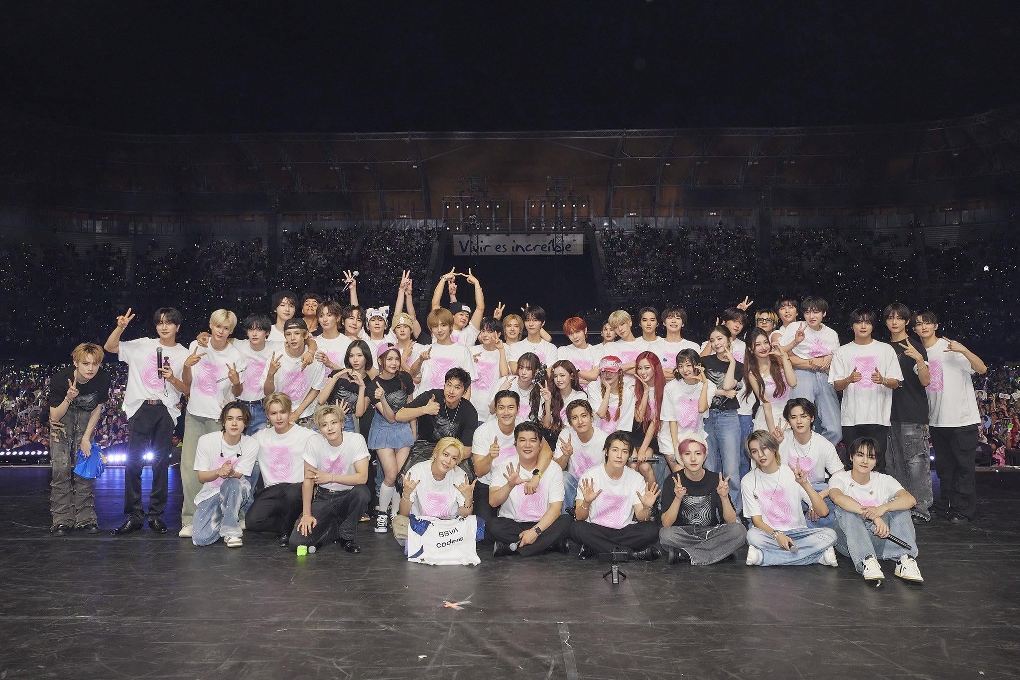 250510 SMTOWN Twitter Update with aespa - SMTOWN FAMILY PHOTO📸
in SMTOWN LIVE 2025 [THE CULTURE, THE FUTURE] in MEXICO CITY ¡Muchas gracias, MÉXICO!💖