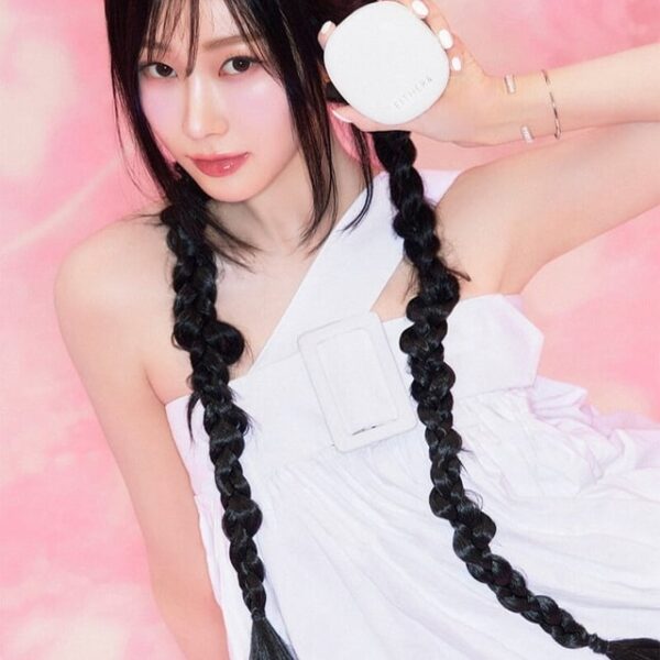 250502 GISELLE x EITHER& - Glow Pixel Cushion