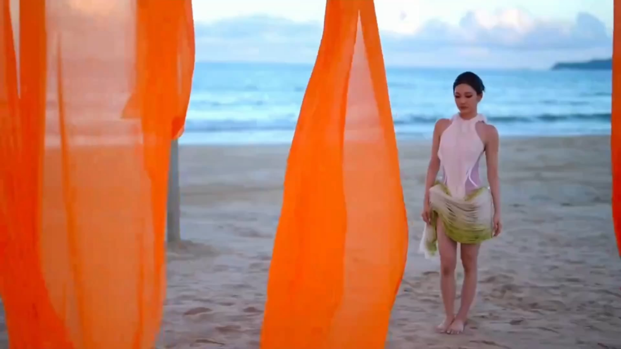 250606 Ningning arrives at VOGUE Vacation in Sanya, China