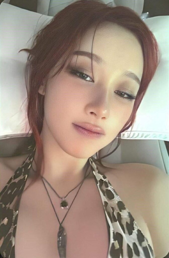 Giselle: Dirty Work Photocard (2)