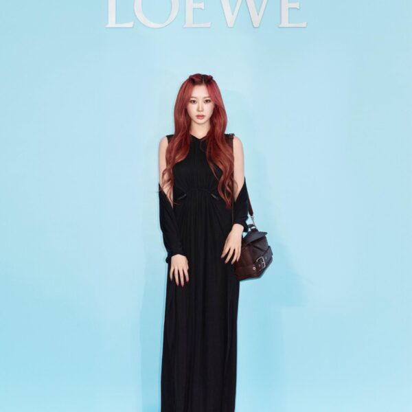 250606 LOEWE Twitter Update with Giselle - Brand Ambassador GISELLE celebrates 10 years of the iconic Puzzle bag, at CASA LOEWE Seoul.