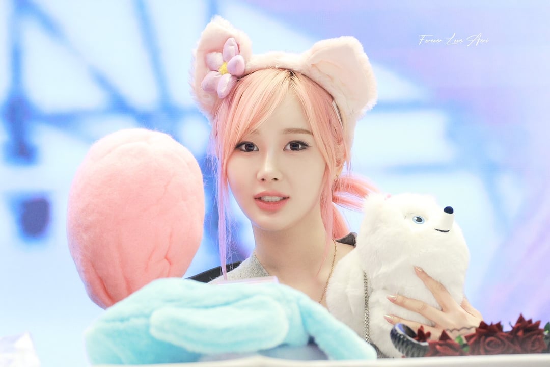 Giselle at Music Bank Commute & Ktown4U Fansign - 241101