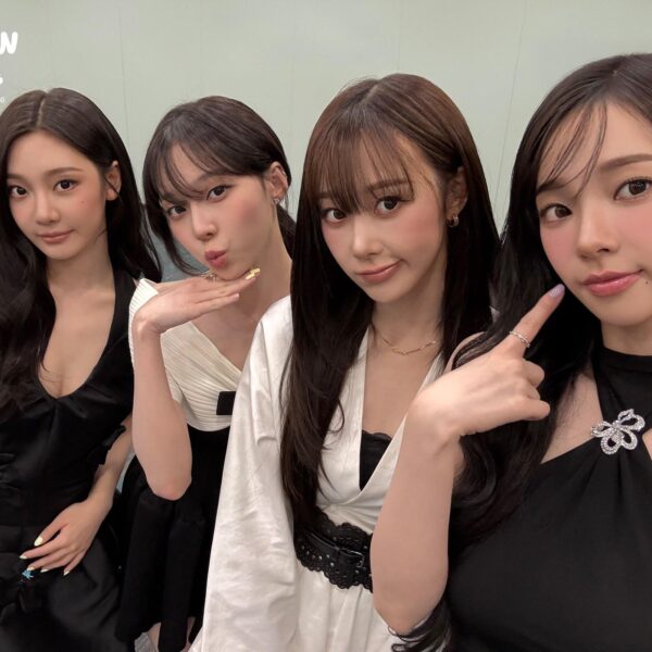 250803 KCON Twitter Update with aespa - [#KCONLA2025] 📸 GREENROOM SELFIE