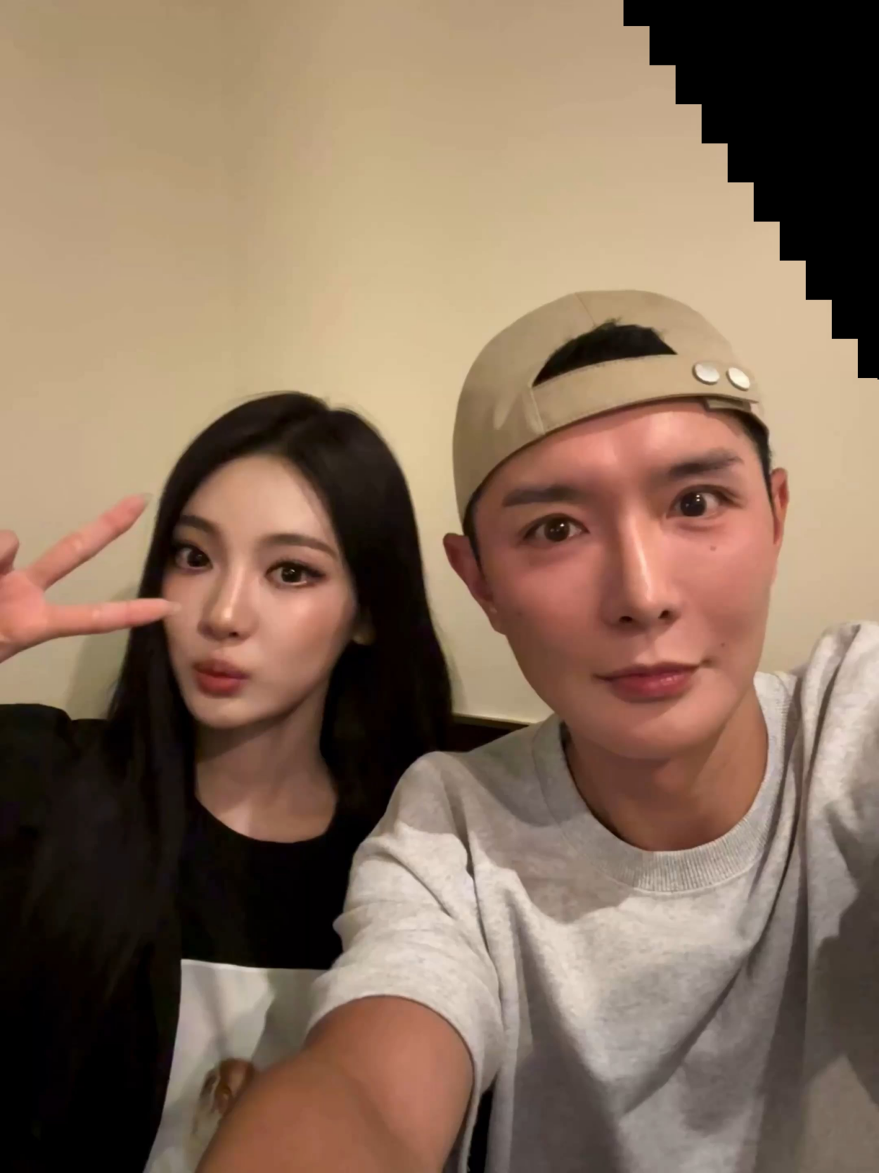 250830 RoccoLiu刘冲 VOGUE CHINA Editor-in-Chief Weibo Update with Ningning