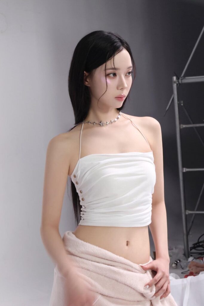 250827 Winter - espoir x Strobing Highlighter (Behind The Scenes Pics)