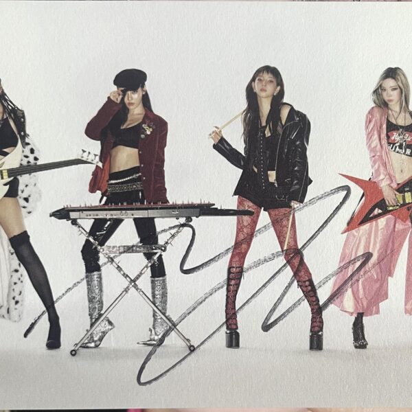 Signed postcard— who’s signature is it? 😭