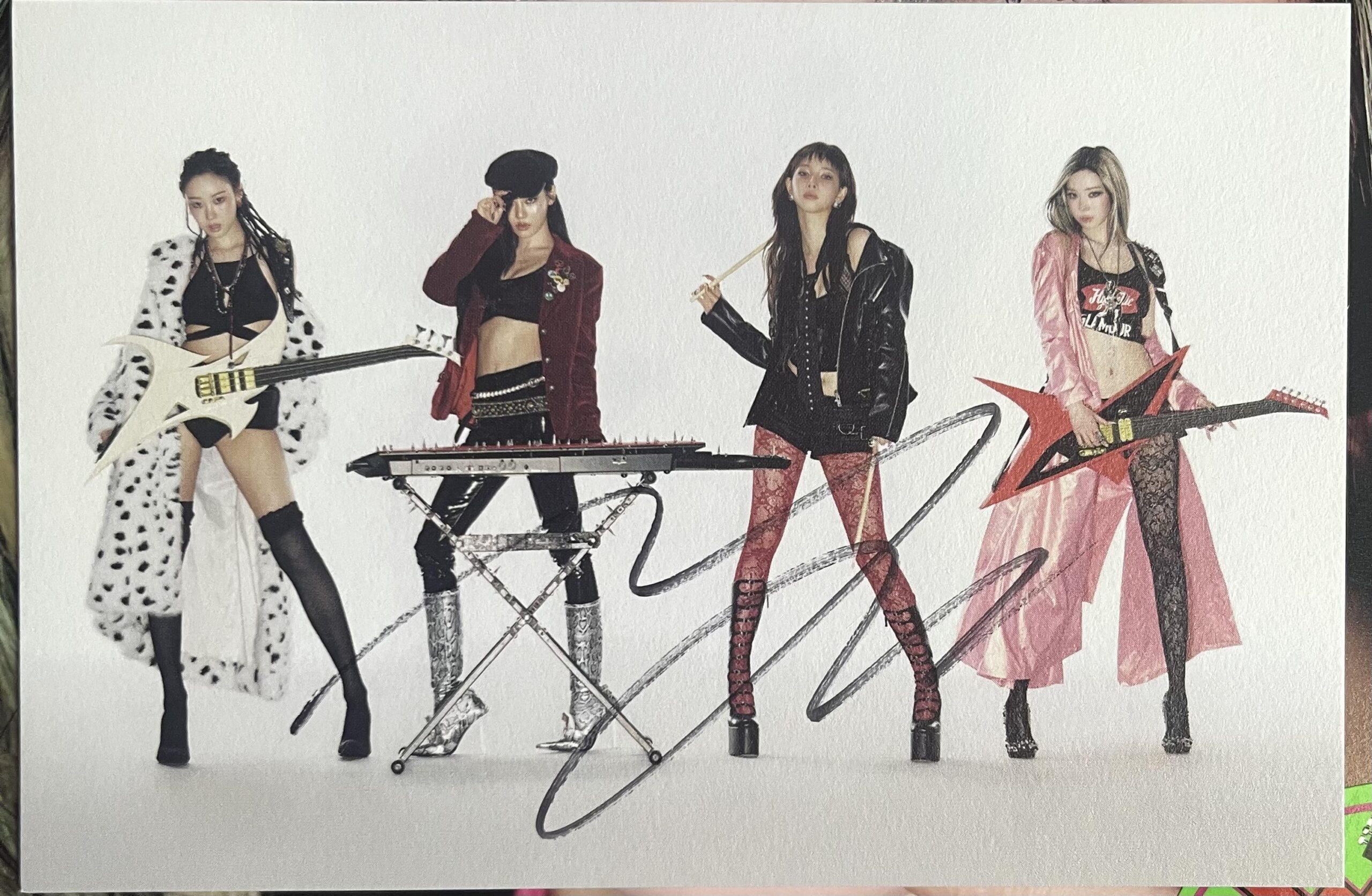 Signed postcard— who’s signature is it? 😭