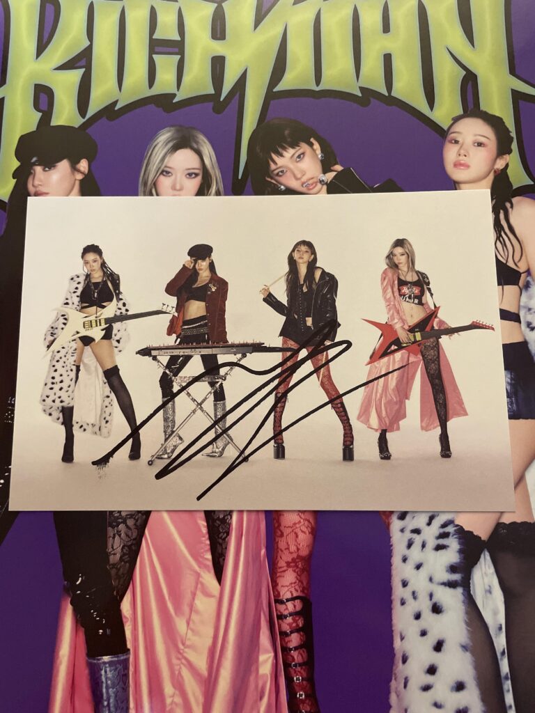 any idea who signed this?
