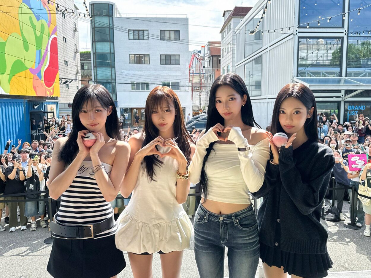 250903 aespa Twitter Update - 📞Yes, it's me. Today >>It's really<< a hot place