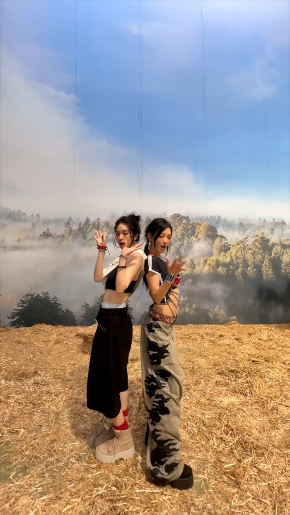 250905 aespa TikTok Update with Karina & Ningning - La la la la la
