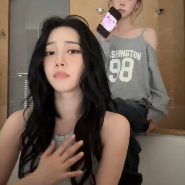 250929 aespa TikTok Update with Karina & Winter - back 2 u