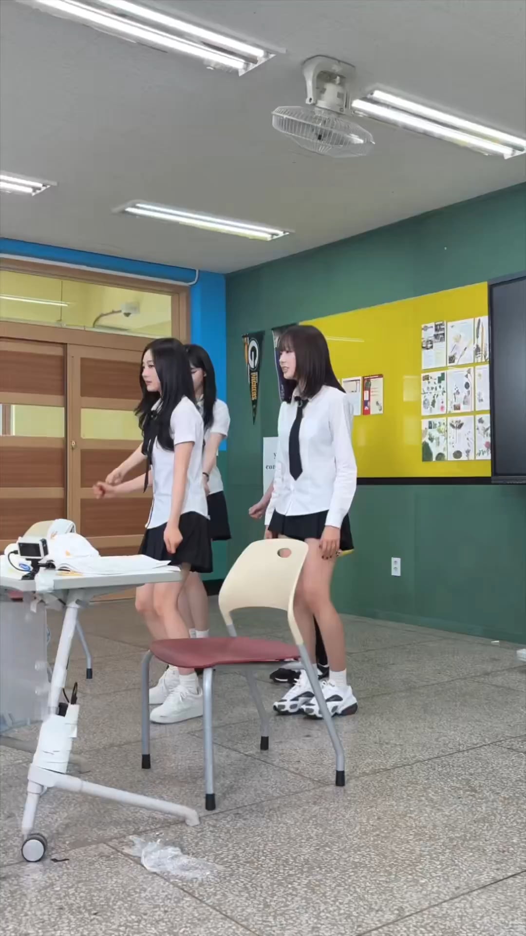 250914 aespa TikTok Update - Rich Man without the teacher knowing