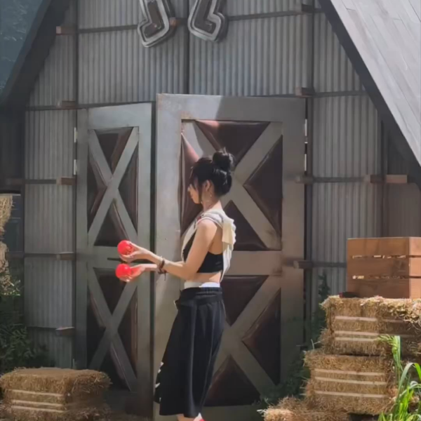 250915 aespa TikTok Update with Karina - 🍎