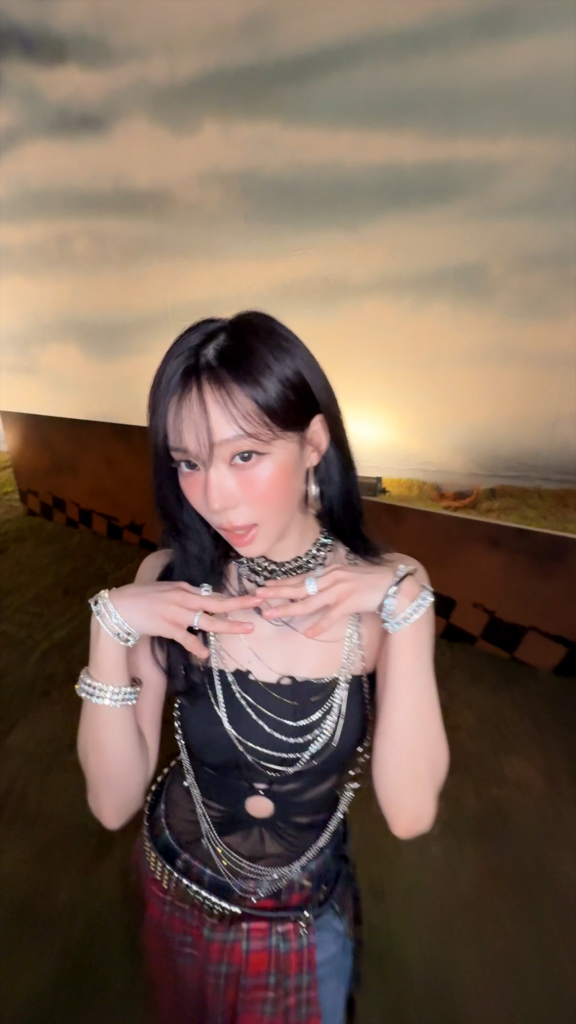 250908 aespa TikTok Update with Winter & Karina - Imma carry myself