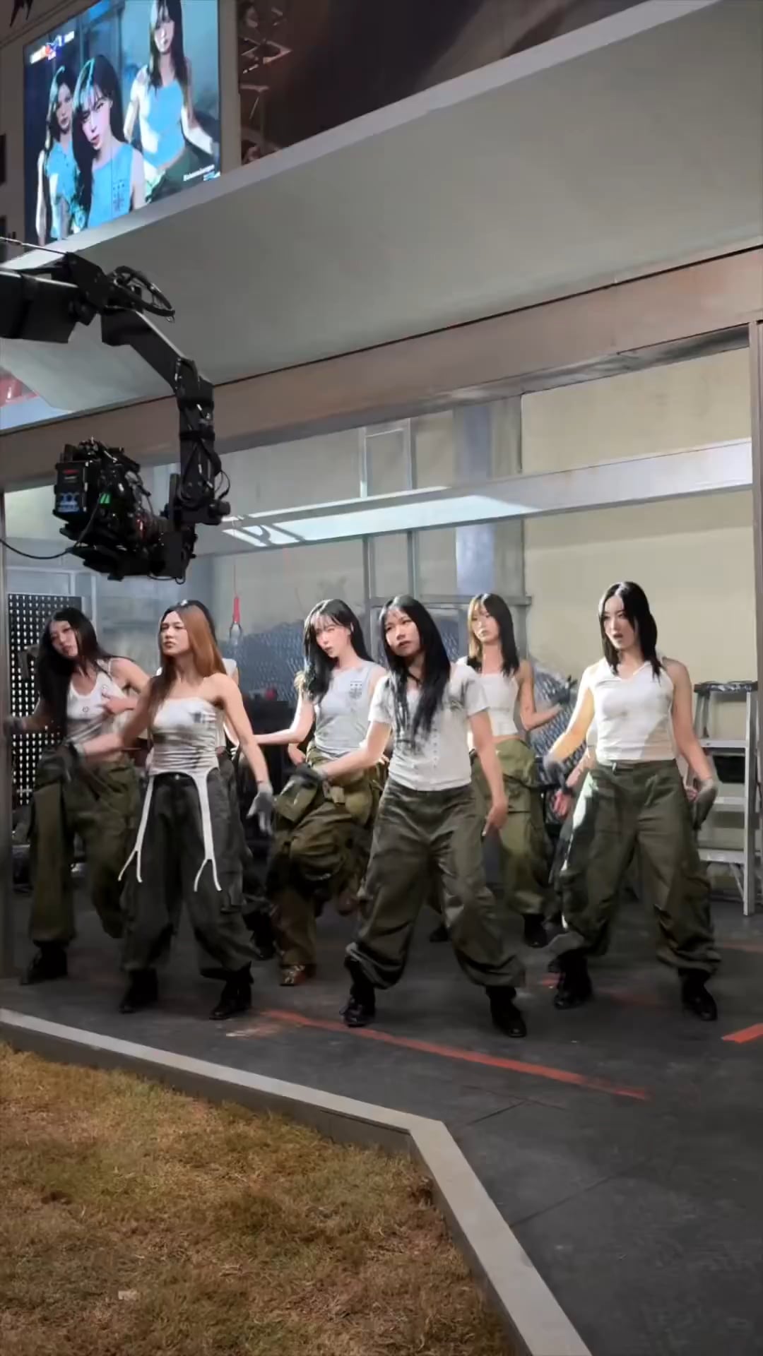 250915 aespa TikTok Update with Winter - where you’re lookin’