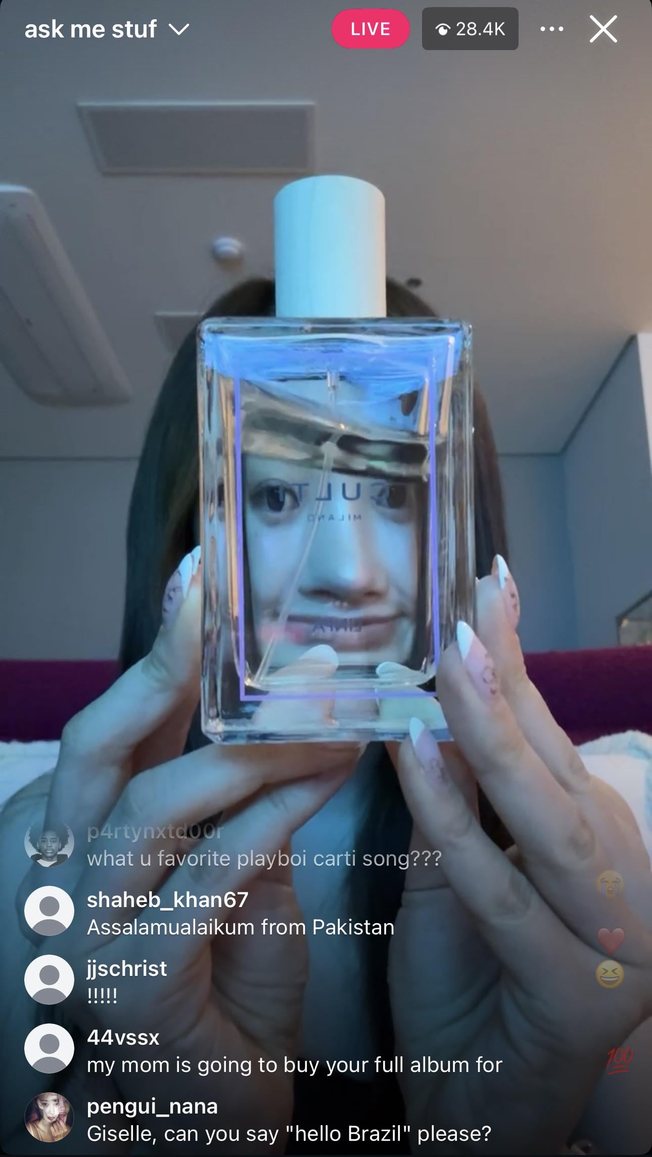 Giselle is live right now and I tried to take a screenshot of her “ house spray recommendation “ and it turned out like this